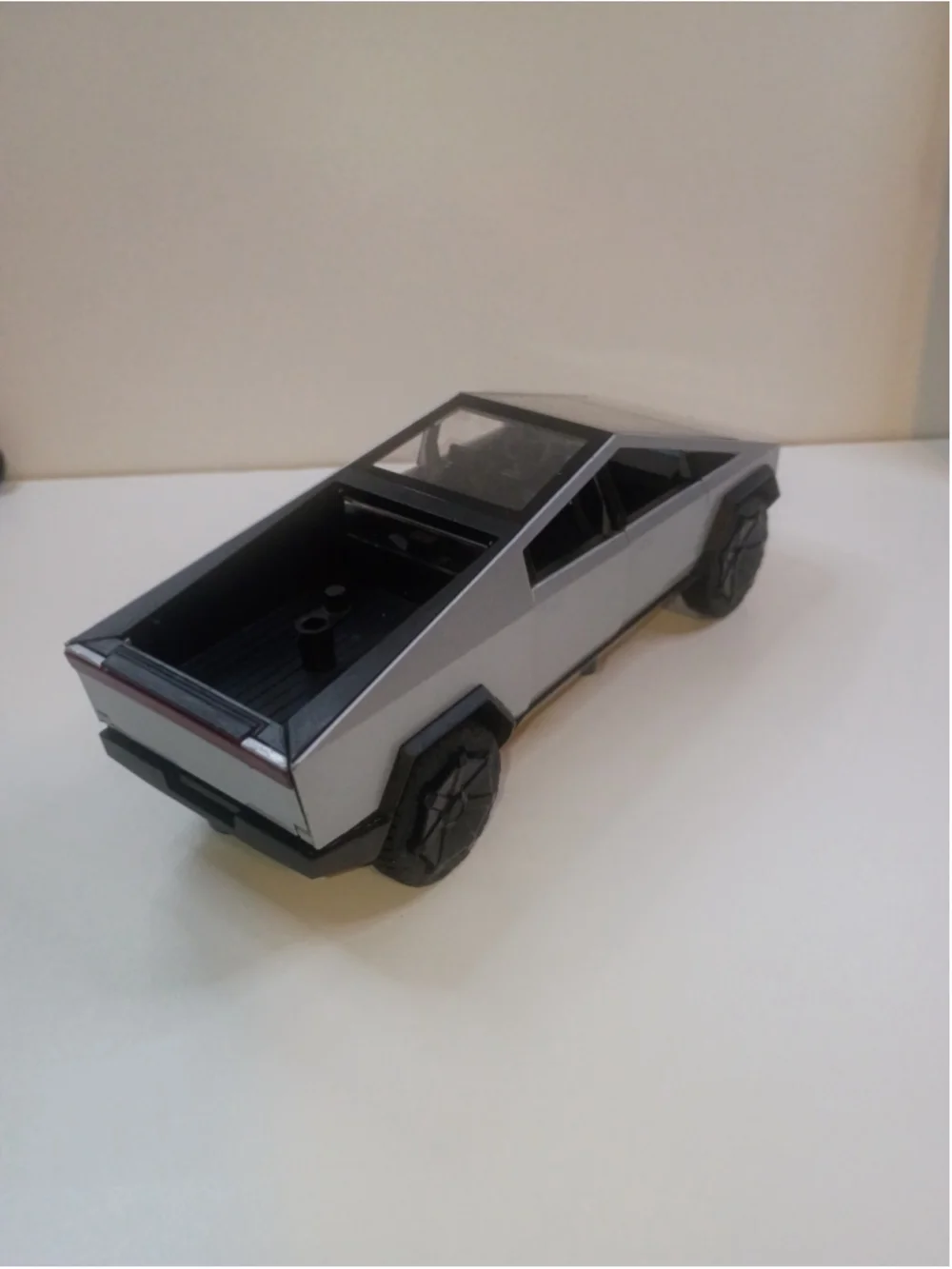 Tulsa cyber truck 1:32 model outdoors open heavy with sound pullback